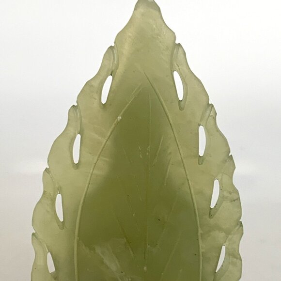 Chinese Nephrite Jade Seated Guanyin 6" Statue Hand Carved w/Pierced Leaf Halo - Picture 8 of 13